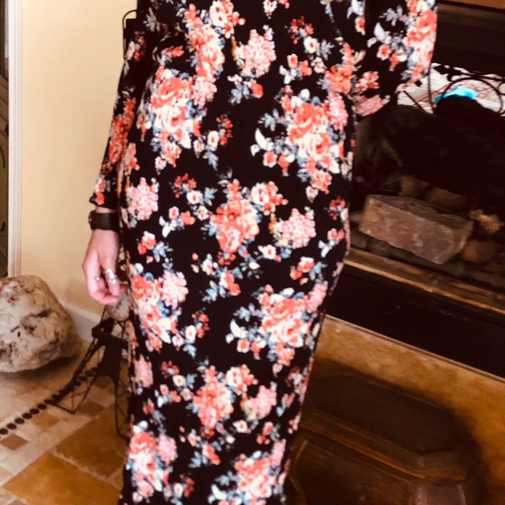 Gorgeous long floral dress.